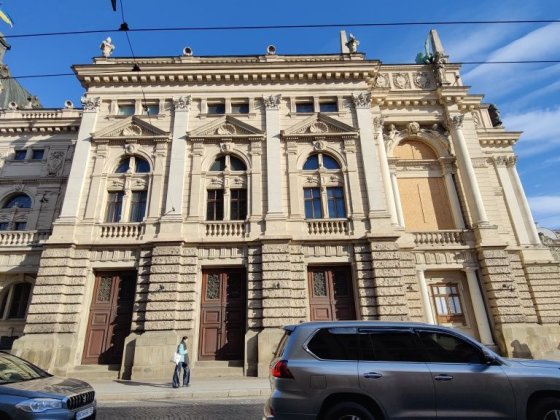 Комерція 180 м навпроти Оперний театр, 2490 у.о Львов