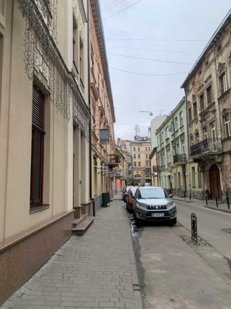 Оренда фасадного приміщення на куті з пр. Свободи - фото 1