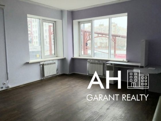 Низький поверх, ж/ф ,4 кабінети, вул. Срібнокільська, метро Позняки 3х Київ