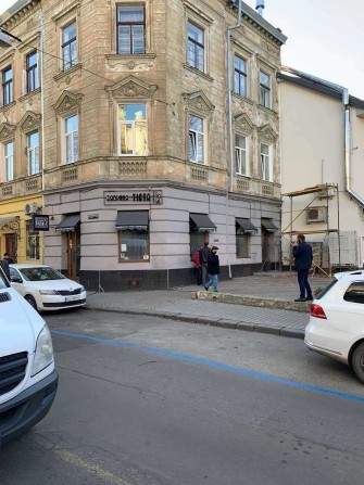 Оренда фасадного приміщення біля готелю ЛЬВІВ - фото 1