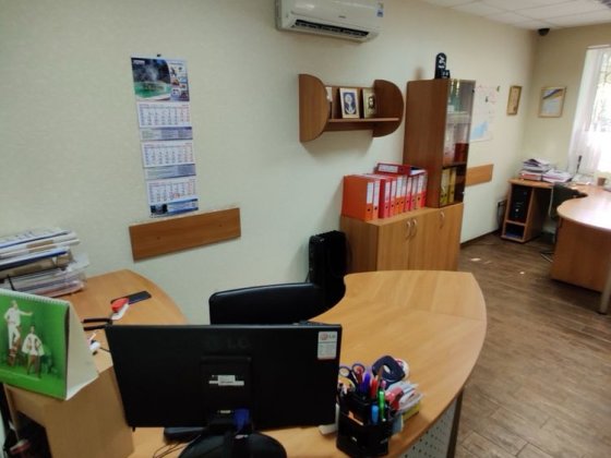 Сдам офіс з меблями .