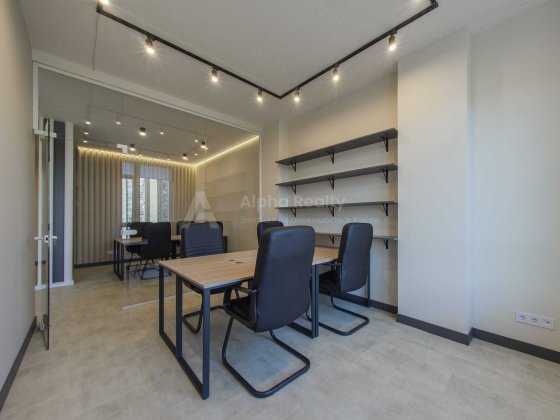 Без% БЦ Кадорр, 38 Перлина, Жилянська 68, 82м2 Київ