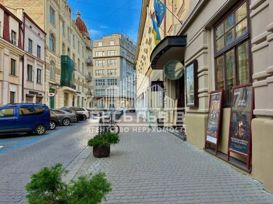 Оренда приміщення в центрі Львова вул. Скорика ( проспект Шевченка ) Львов