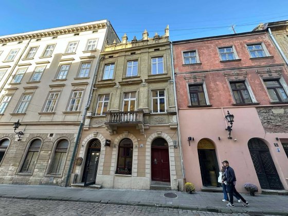 Оренда фасадного приміщення на пл. Ринок Львів