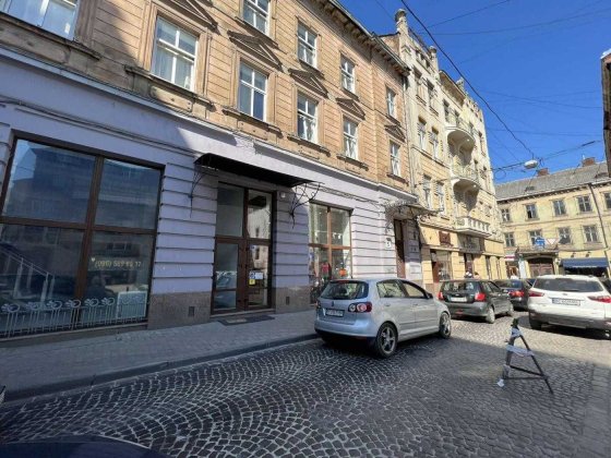 Оренда фасадного приміщеня, вулиця Банківська Львов