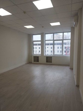 Оренда 32,7кв., біля метро Печерська. Є генератор. Від власника - фото 1