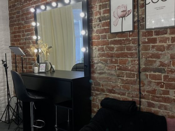 Здається в оренду робоче місце для візажиста/бровиста Львов