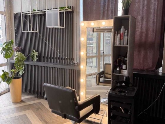 Оренда  крісла перукаря,у студії краси .пр. Червоної Калини Львів