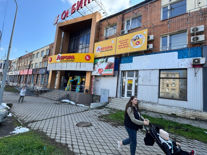 Торгове приміщення 40 кв.м. в ТЦ біля Аврори і супермаркету - фото 1