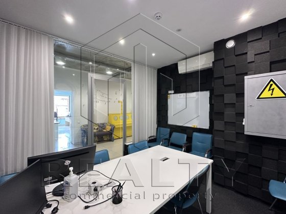 Аренда меблированного офиса 468м2 с видом моря