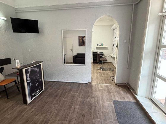 Сдам в аренду салон красоты в центре!