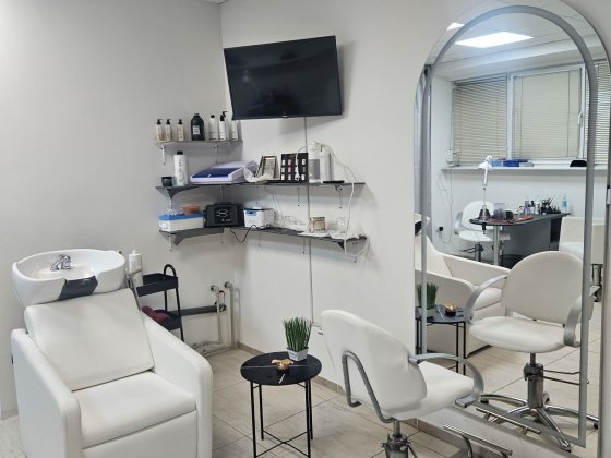 Здам в оренду перукарське крісло,та робоче місце  для майстра манікюру Львів