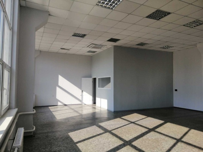 Оренда офіс, зал 15-185 м.кв. біля метро - фото 1