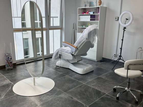 Новий косметологічний кабінет у сучасному торговому центрі Львов