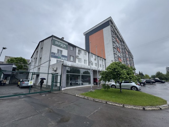 Оренда приміщення автосервіс 415м2. Вул.Хлібна 4. Є яма, мийка, склад. - фото 1