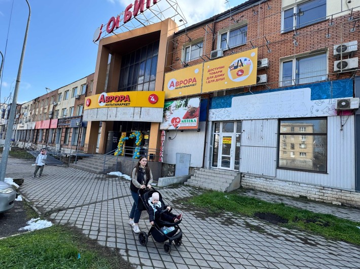 Торгове приміщення 437 кв.м. в ТЦ біля Аврори і супермаркету - фото 1