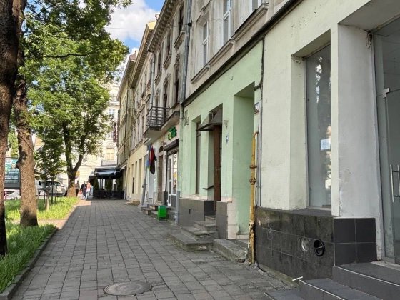 Оренда фасадного приміщення в центрі Львів