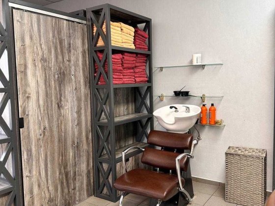 Оренда робочого місця перукаря, бровіста від власника Софіївська Борщагівка