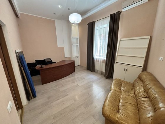 Офісне приміщення з ремонтом у центрі міста Жуковського/Польська Одеса