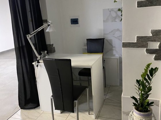 Оренда манікюрної зони в синьому Парус Парку Львів