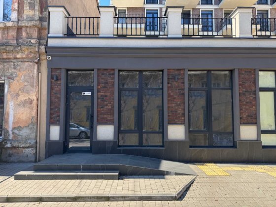 Сдам в аренду фасадное помещение в центре (от собственника)
