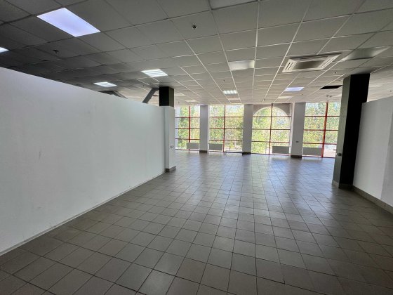 Октябрське ТЦ Депот торгове приміщення 120 кв.м. ремонт гарне місце Миколаїв