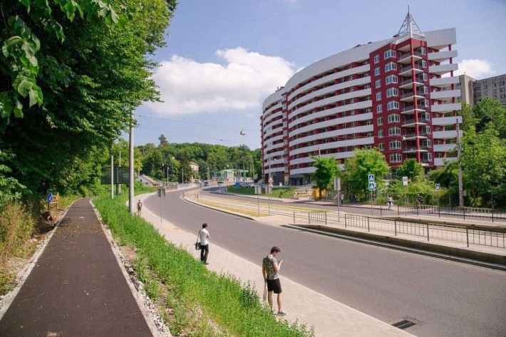 Оренда фасадного приміщення вул. Стуса, 53.5м², 11$/м² - фото 1