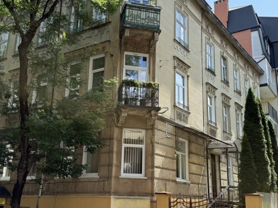 Оренда комерційного приміщення 83.3 м2 по вул. Єфремова 33 Львов