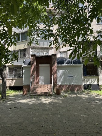 Сдам комерческое помещение под магазин офис торговую площадь - фото 1