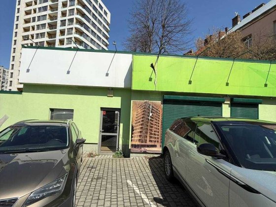 Оренда офісу з площадкою під автомобілі  на вул. Стрийська, (м. Львів) Львів