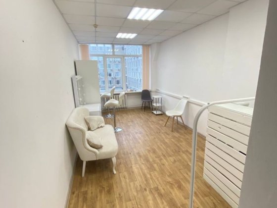 Оренда офісу з меблями під салон краси Харків