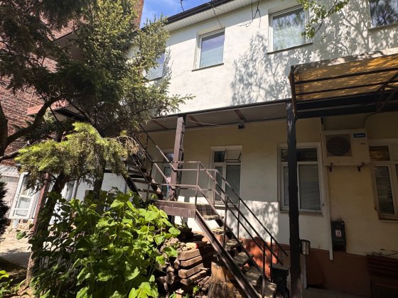 здам цілий будинок під офіси або під легке виробництво, ательє. Харків