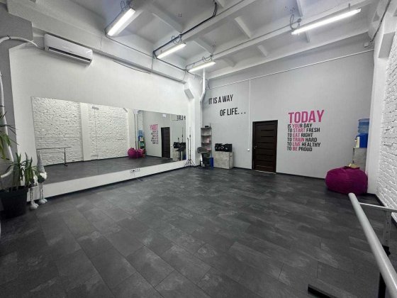 Зал для танців, стрейчингу, йоги, майстер-класів, є світло Одесса