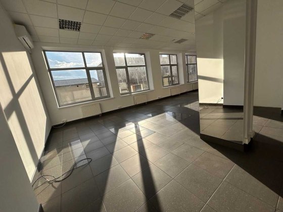 Здається в оренду офіс на вул. Наукова, Франківський р-н, 100м2 Львів