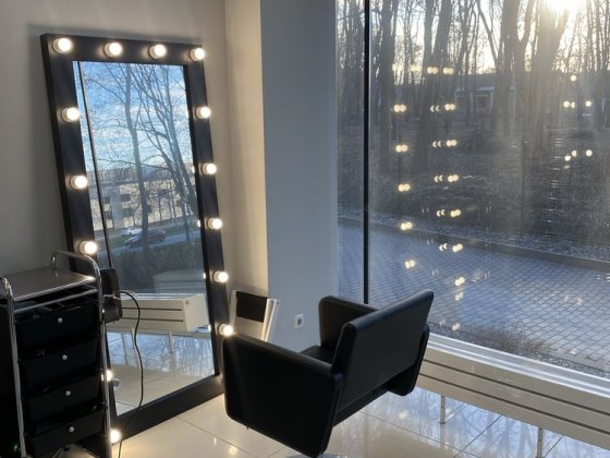 Аренда парикмахерского кресла /бровист/маникюрного стола Харьков