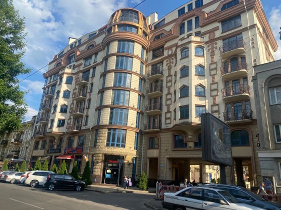 Сдам в аренду помещение 376 кв.м в БЦ Покровский  по ул.Жуковского 33