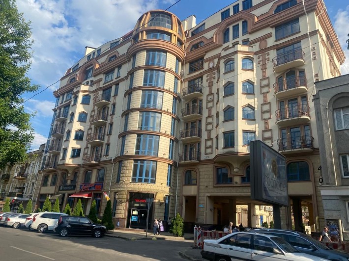 Сдам в аренду помещение 376 кв.м в БЦ Покровский  по ул.Жуковского 33 - фото 1