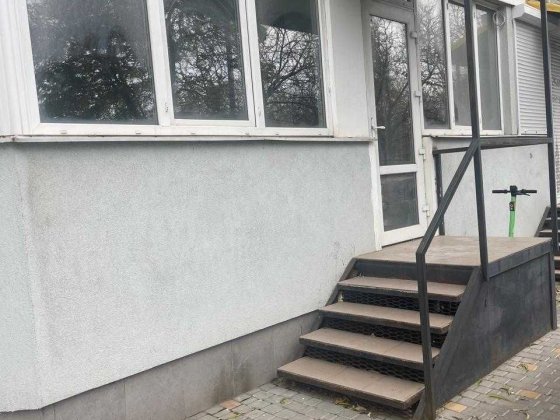 Сдам фасадный офис в ЖК Вернисаж на Костанди. Одеса