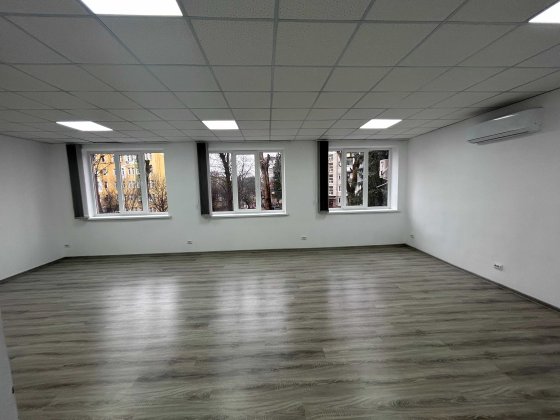 Останні приміщення за гарячою ціною! Є невеликий паркінг. Від власника Львов