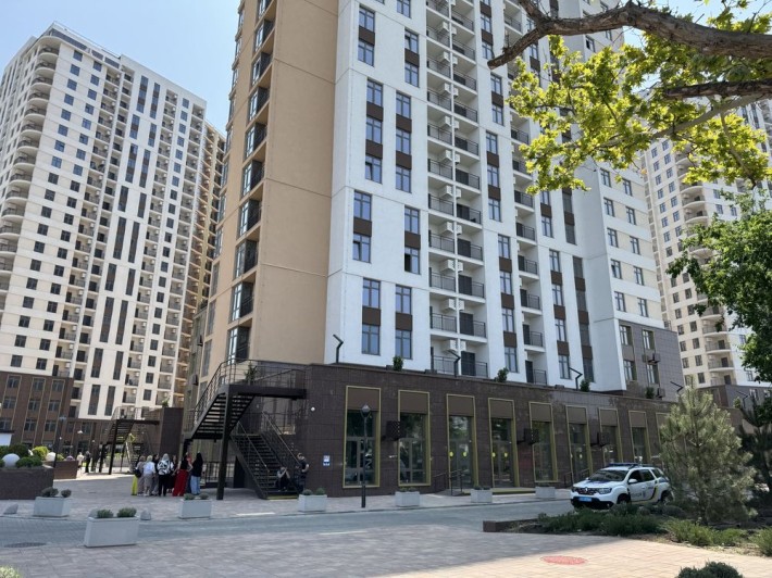 Оренда під магазин ЖК Кадор Сіті вул.Краснова, 1А , 1 поверх, 215кв.м - фото 1