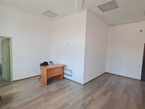 Аренда 34 м2 под салон или др, 4 этаж, ЦЕНТР Харьков