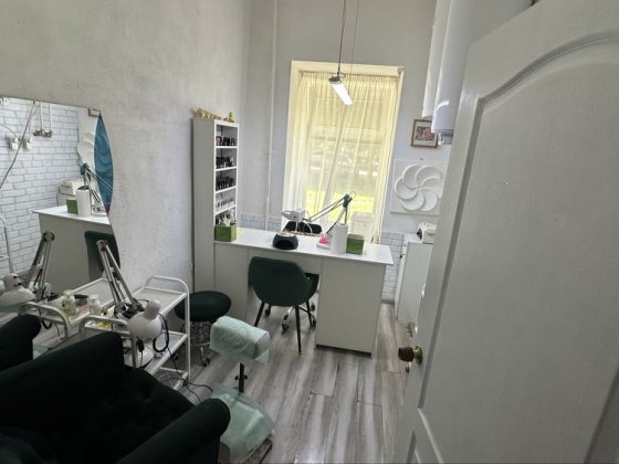 Сдам в аренду кабинет маникюра-педикюра