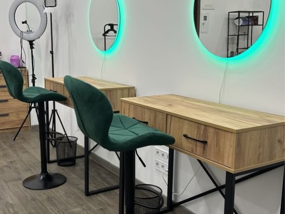 Сдам рабочее место зеркало бровист/визажист/кушетка Харьков