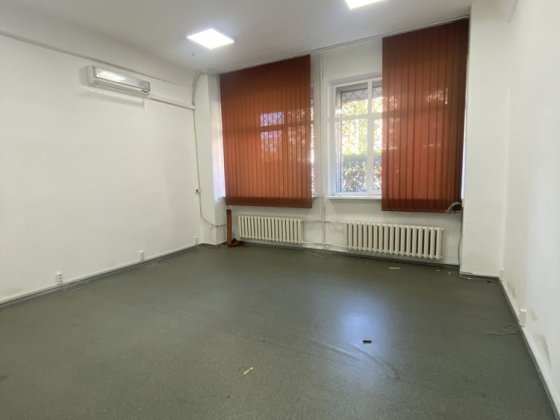 Сдам офис на 1 этаже 40 м2 , в 3 мин. от метро Бот.Сад Харків