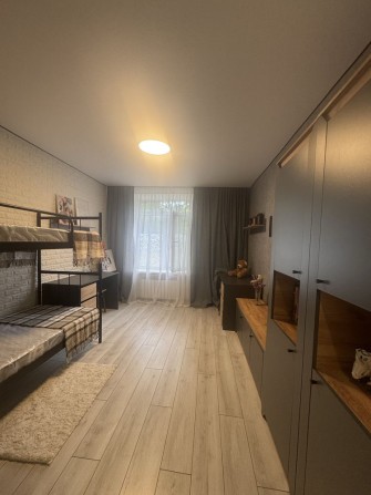 Продам 2х. комнатную квартиру с капитальным ремонтом и мебелью - фото 1