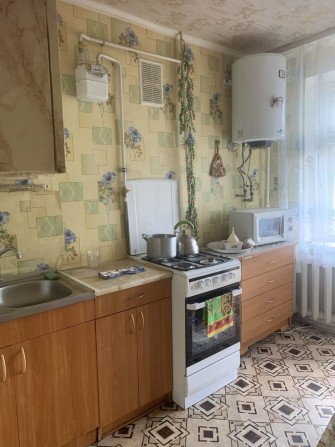 Продам 1 кімнатну у центрі міста - фото 1