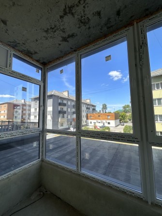 ТЕРМІНОВО! Продається простора 3-кімнатна кв. з терасою у м. Долина - фото 1