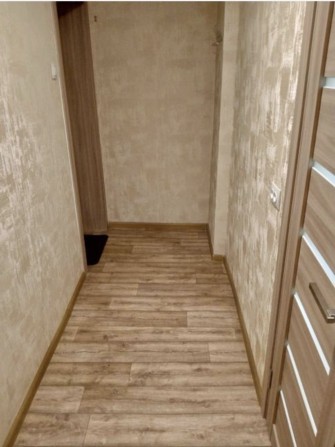 Продам 2х комнатную квартиру в центре. - фото 1