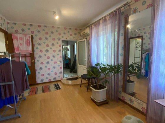 Продам 3 комнатную квартиру спецпроект с отдельным входом Черноморск