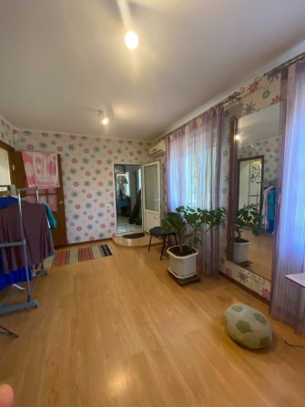 Продам 3 комнатную квартиру спецпроект с отдельным входом - фото 1